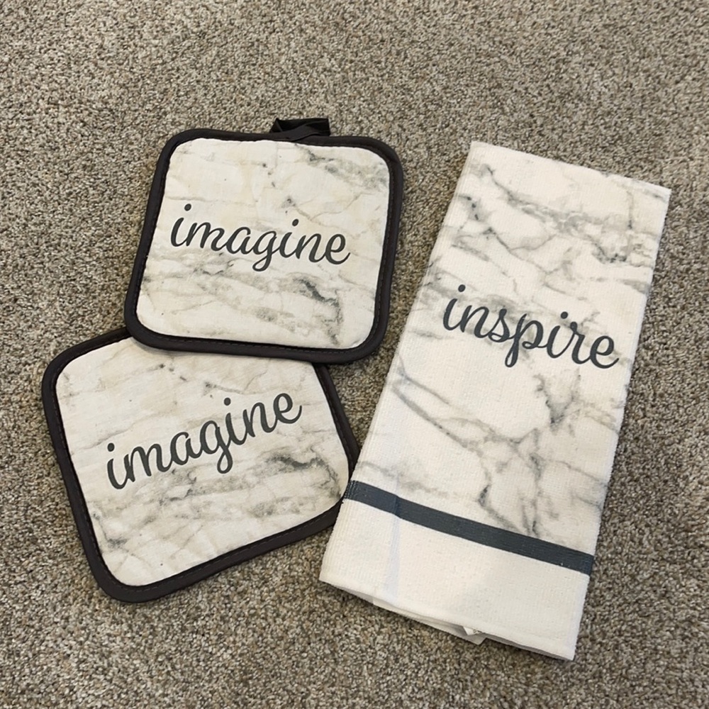 🛍 NWOT Pot Holder & Towel Set